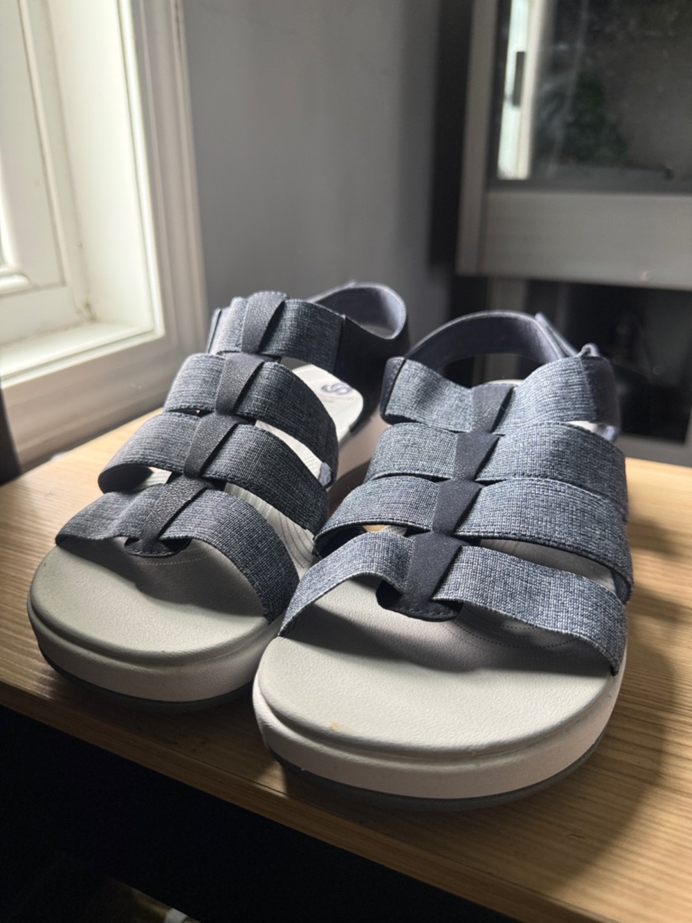 Casual Elastic-Strap Sandals in Navy and Grey
